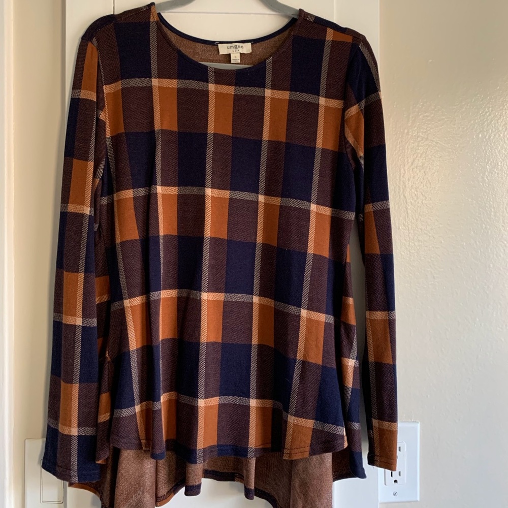 Umgee blouse. Size Large. Perfect fall top. High low feature, plaid.